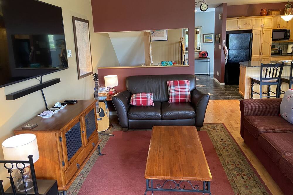 Photo of Livingroom in Owl's Head Ski Resort