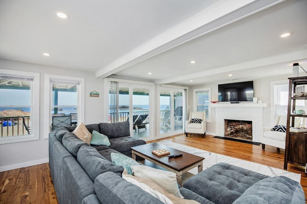 Photo of Livingroom in Minot