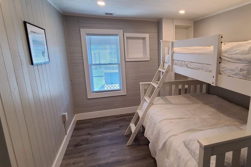 Photo of Bedroom in Minot