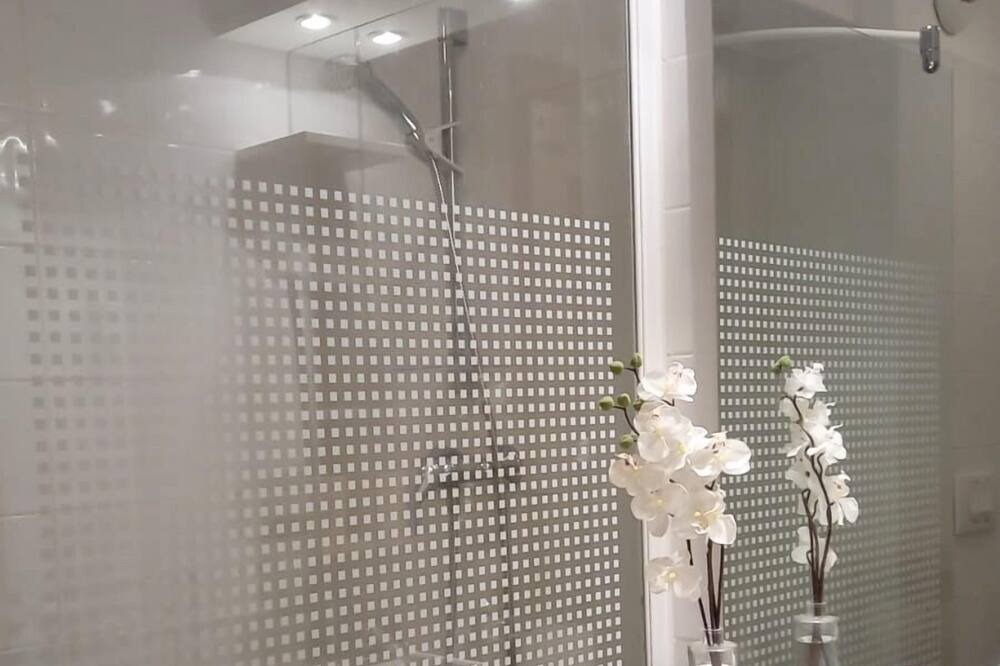 Photo of Bathroom in L'Ile-Rousse