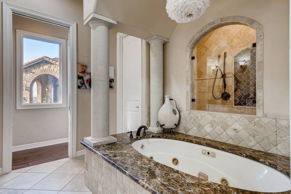 Photo of Bathroom in Lake Pointe