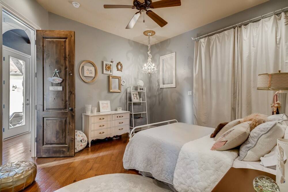 Photo of Bedroom in Lake Pointe