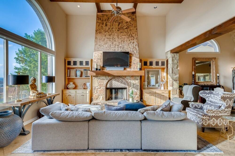 Photo of Livingroom in Lake Pointe