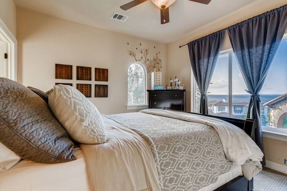 Photo of Bedroom in Lake Pointe