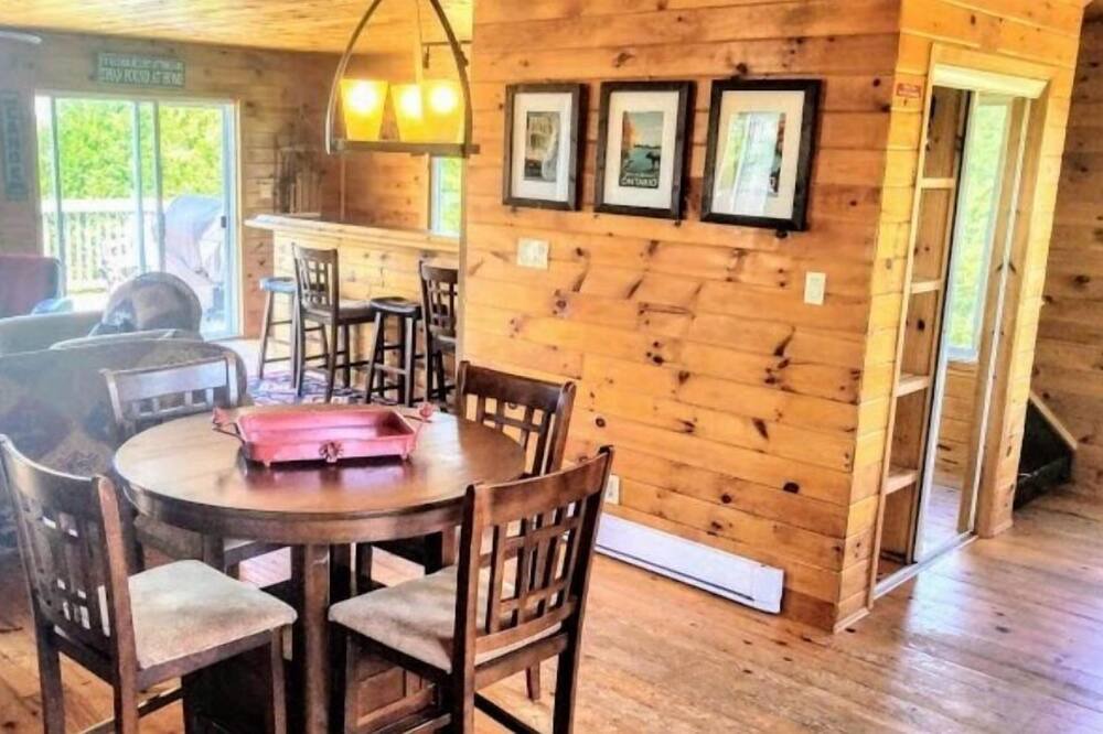 Photo of Livingroom in Powassan