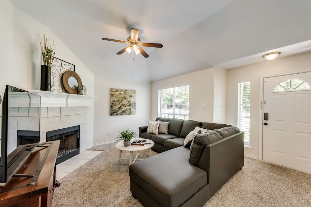 Photo of Livingroom in West Dallas