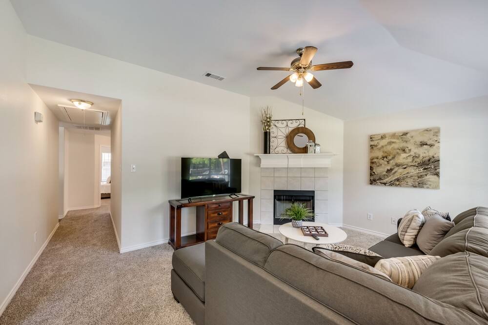 Photo of Livingroom in West Dallas