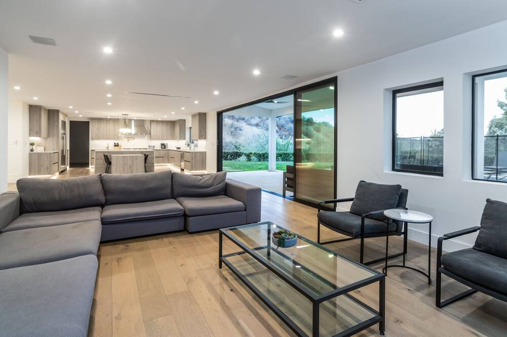 Photo of Livingroom in Encino