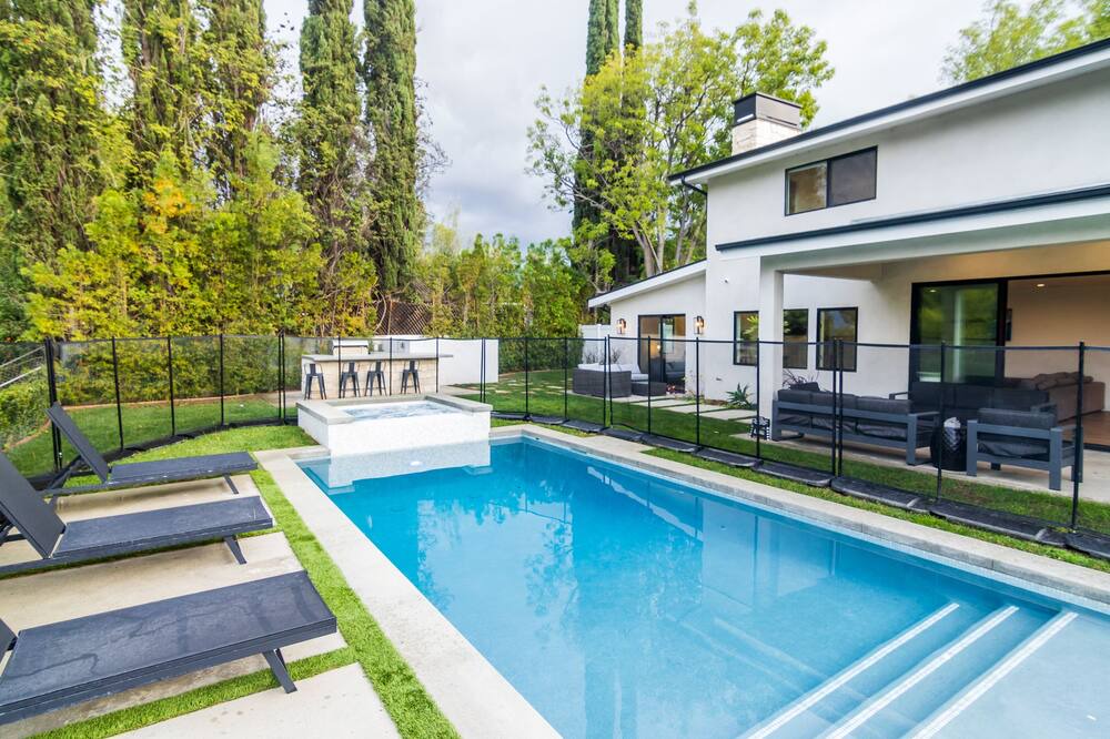 Photo of Outdoor in Encino