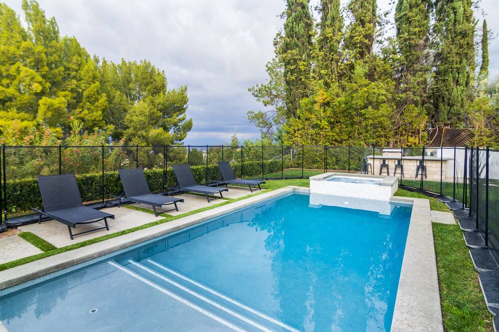 Photo of Outdoor in Encino