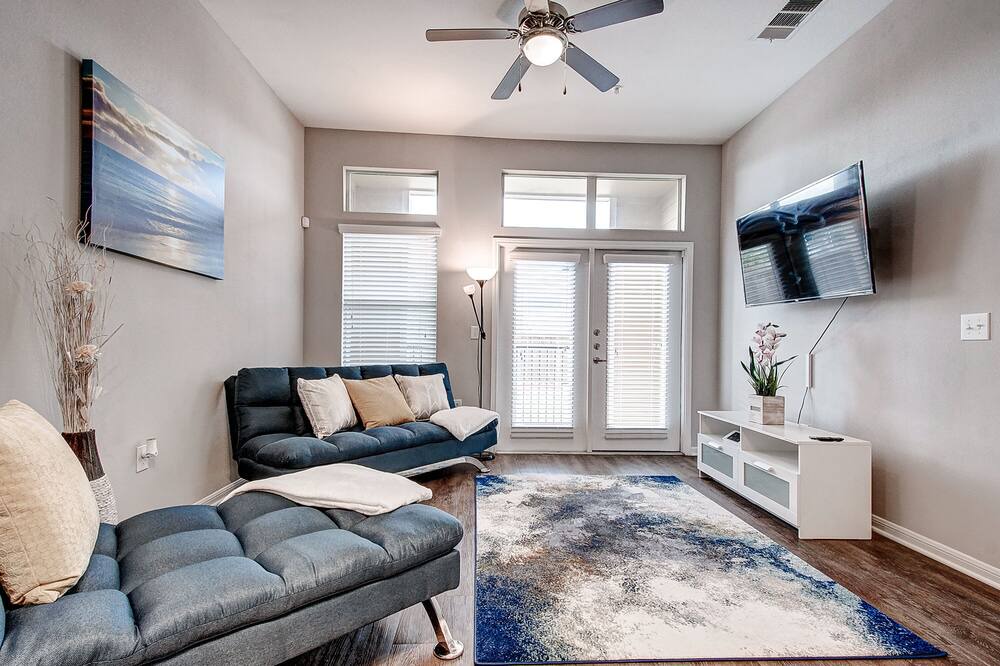 Photo of Livingroom in South Main