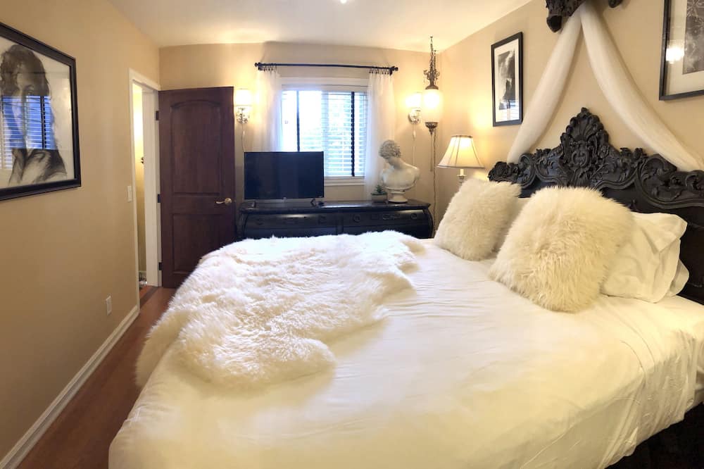 Photo of Bedroom in Alki