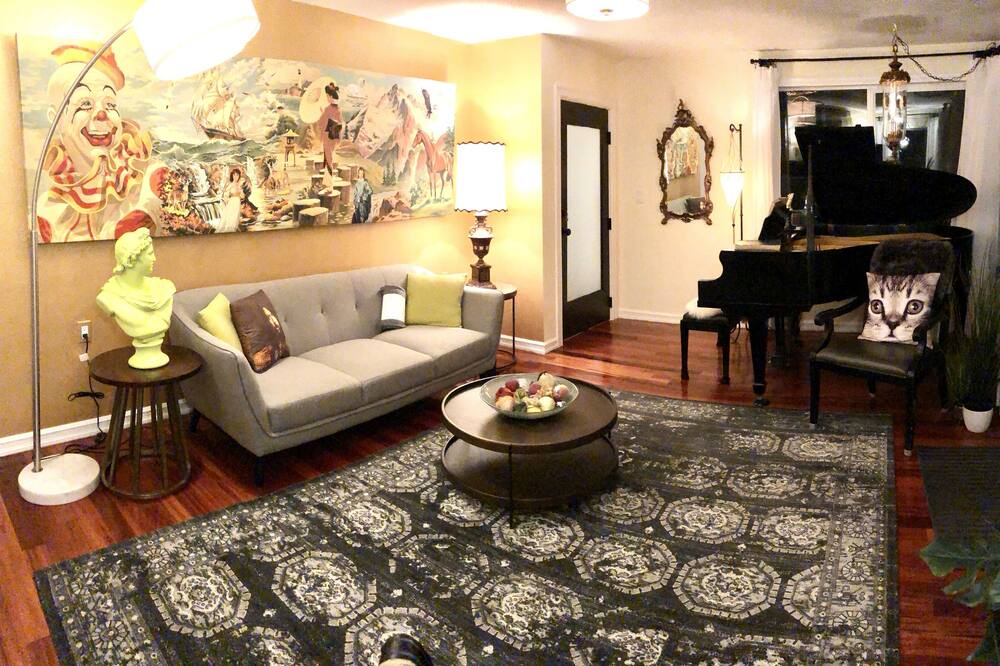 Photo of Livingroom in Alki