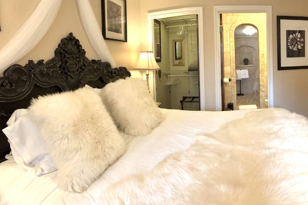 Photo of Bedroom in Alki