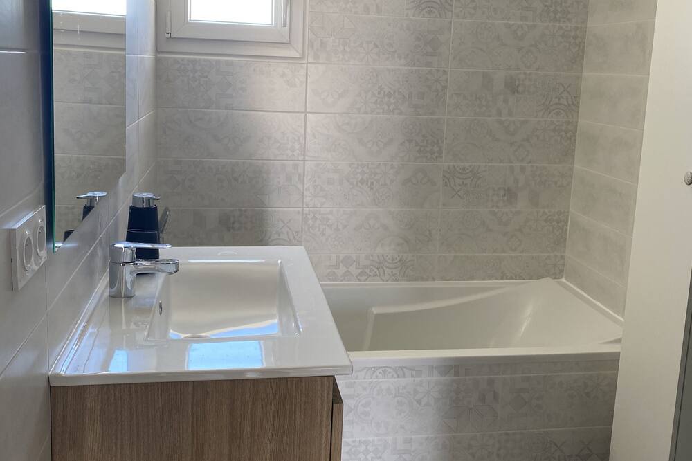 Photo of Bathroom in Capestang