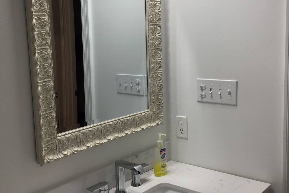 Photo of Bathroom in Seventh Ward