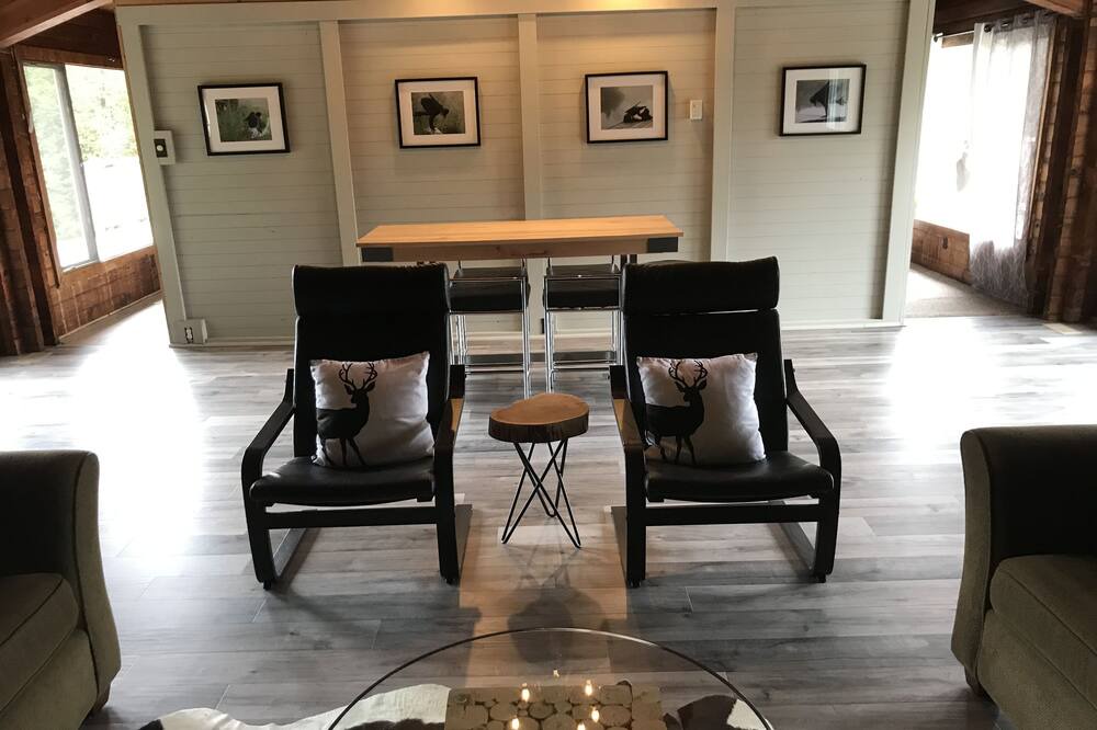 Photo of Livingroom in West Grey
