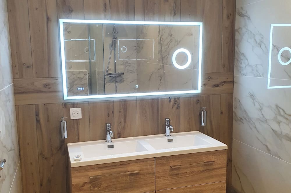 Photo of Bathroom in Arsac