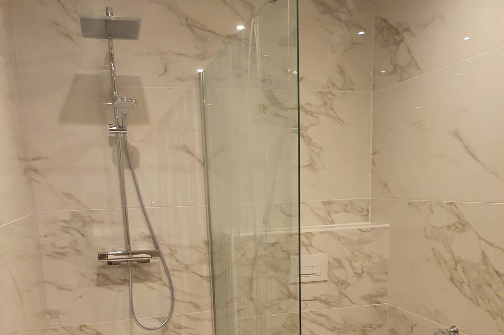 Photo of Bathroom in Arsac