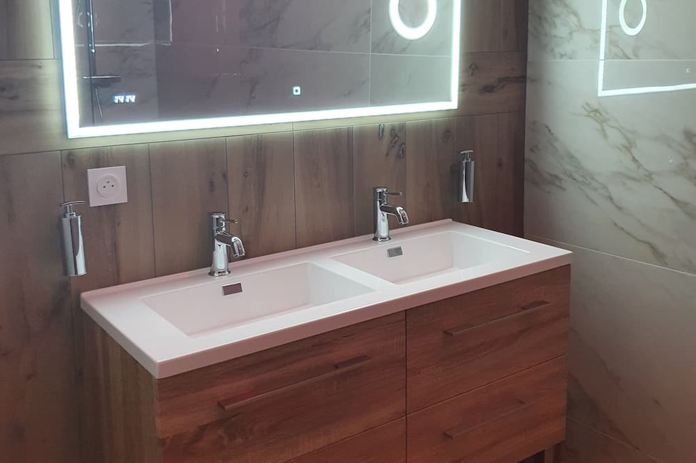 Photo of Bathroom in Arsac