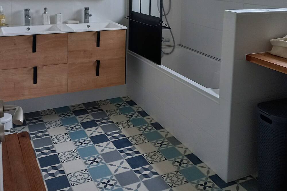 Photo of Bathroom in Aumelas