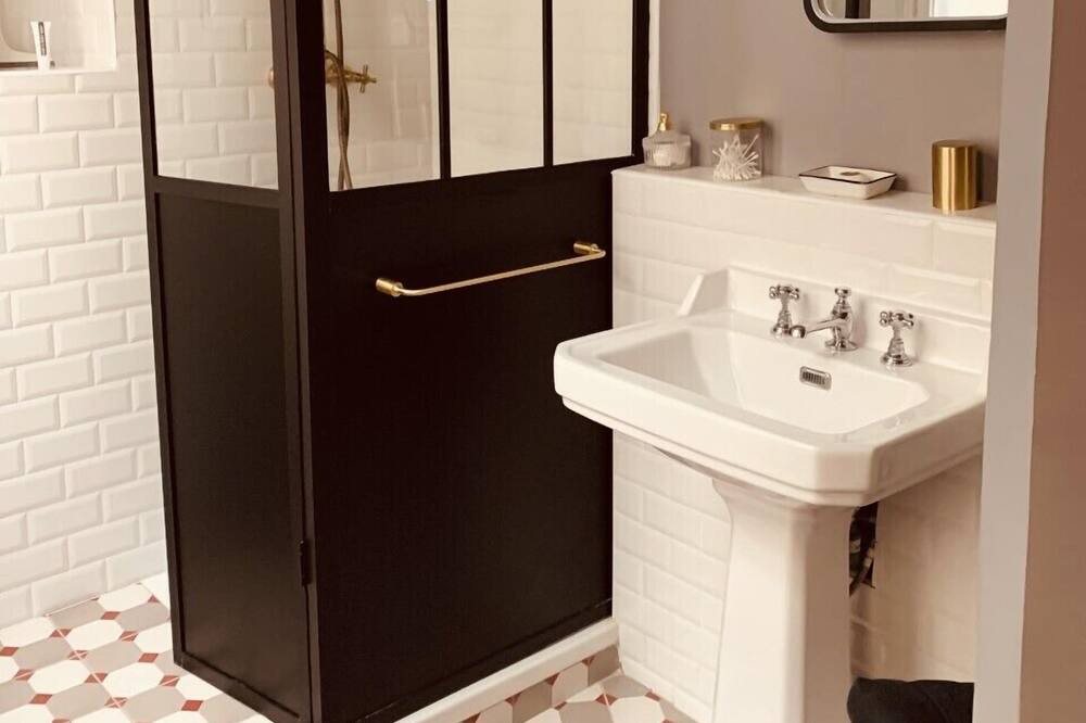 Photo of Bathroom in Gares