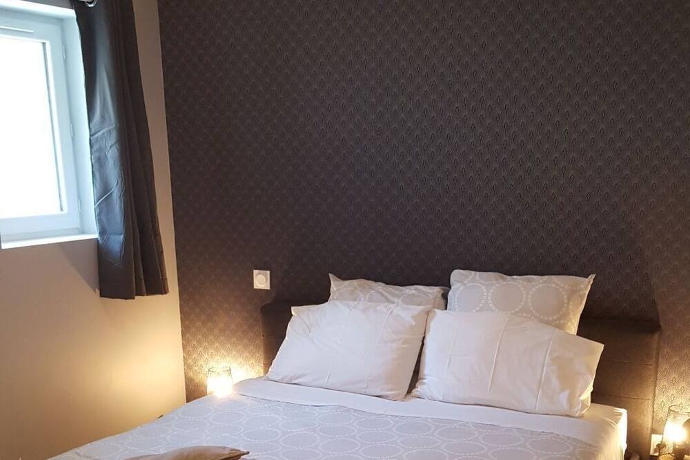 Photo of Bedroom in Neuville-de-Poitou