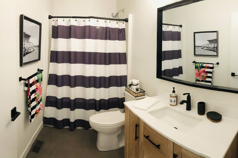 Photo of Bathroom in Hillside Beach