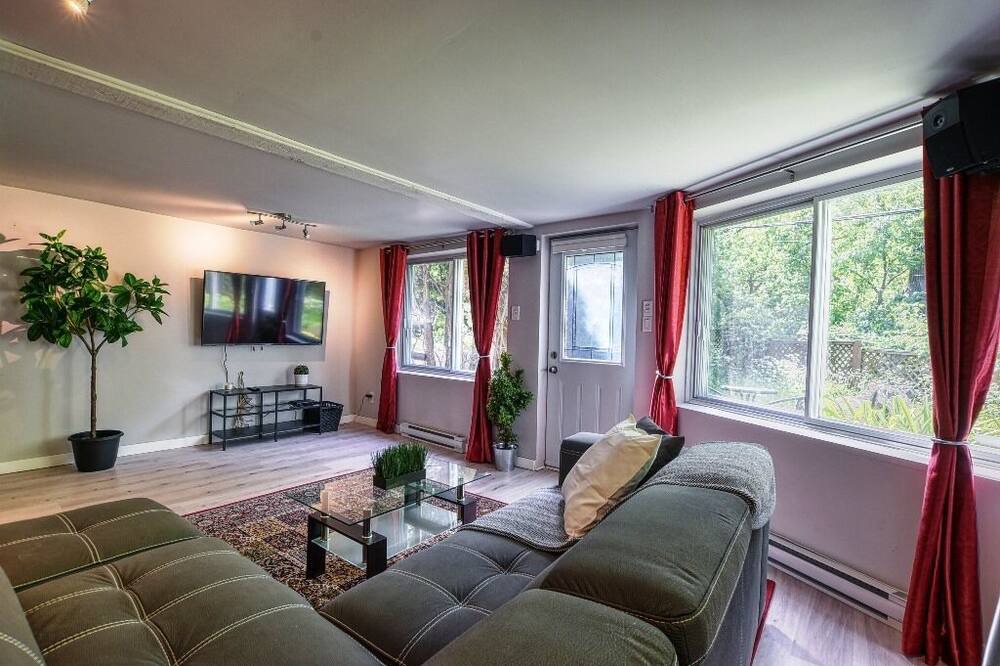 Photo of Livingroom in Boucherville