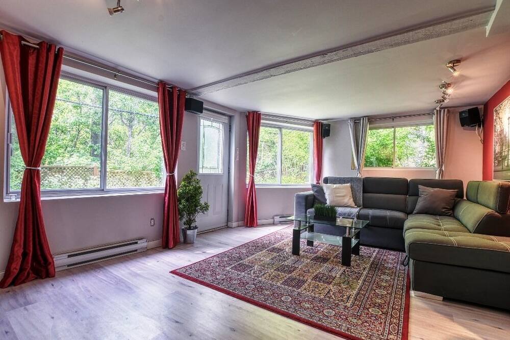 Photo of Livingroom in Boucherville