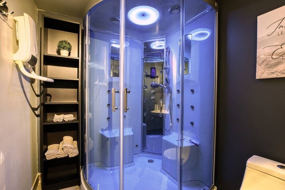 Photo of Bathroom in Boucherville