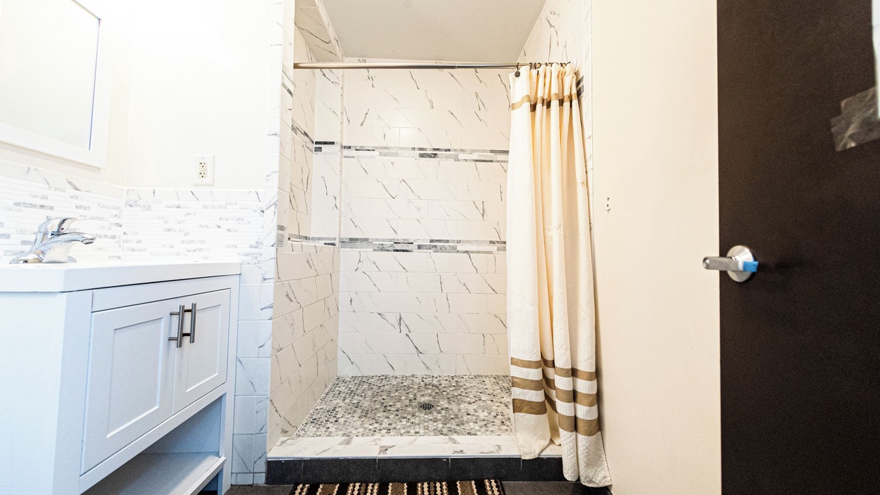 Photo of Bathroom in Union City