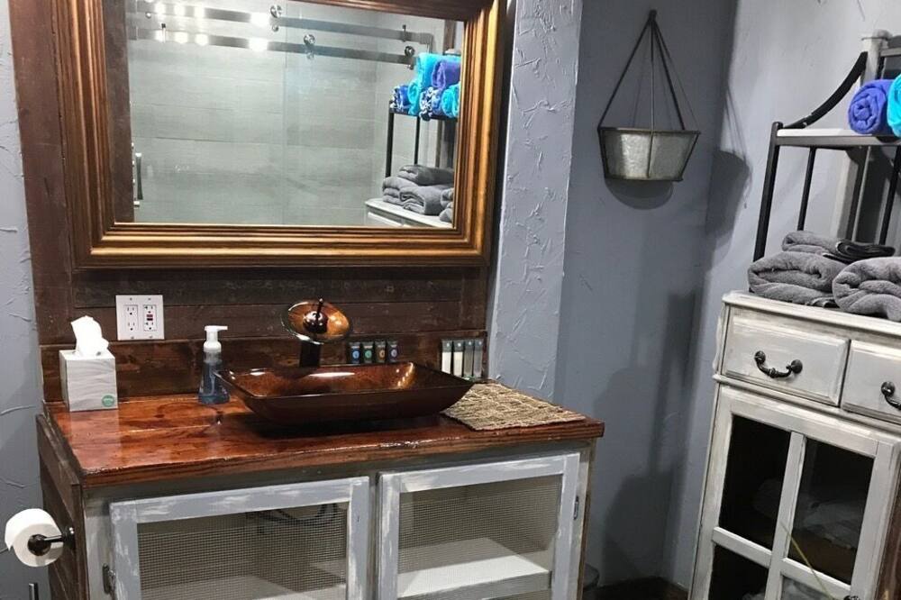 Photo of Bathroom in Leakey
