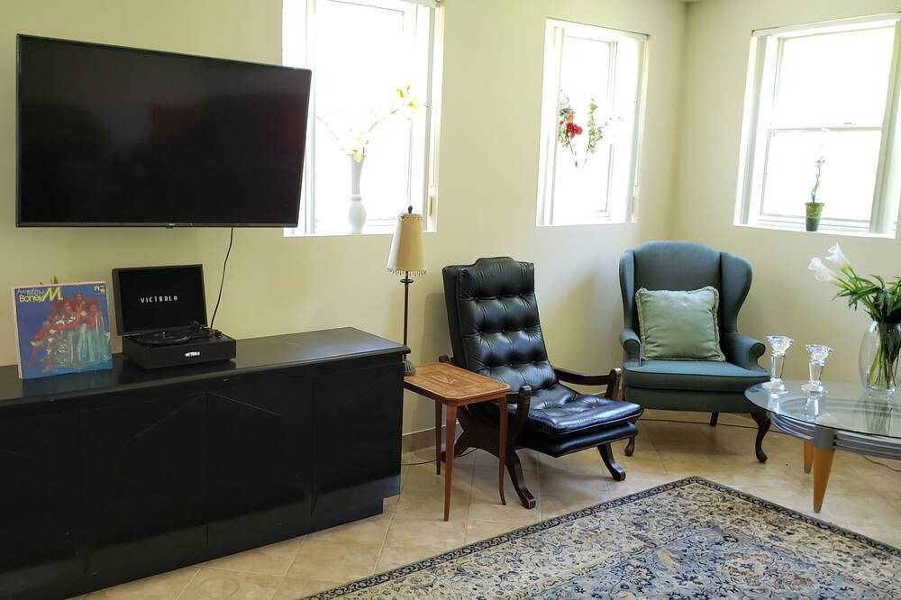 Photo of Livingroom in Hamilton