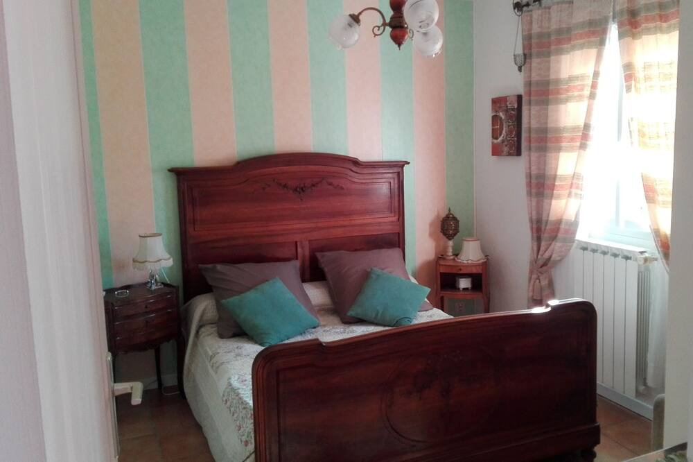Photo of Bedroom in Chateauredon