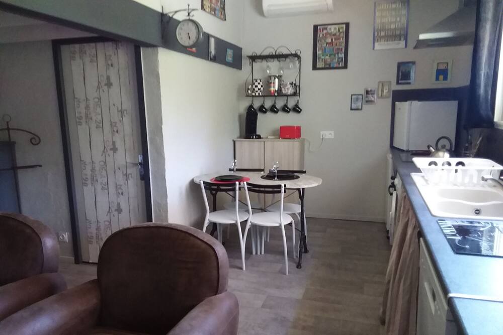 Photo of Bedroom in Loriol-du-Comtat