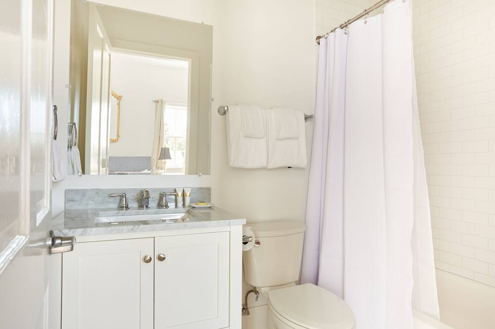 Photo of Bathroom in Faubourg Delachaise