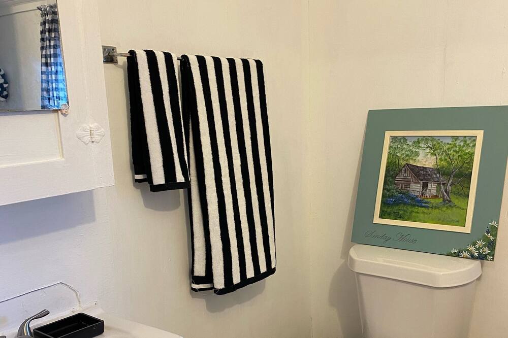 Photo of Bathroom in Speaks