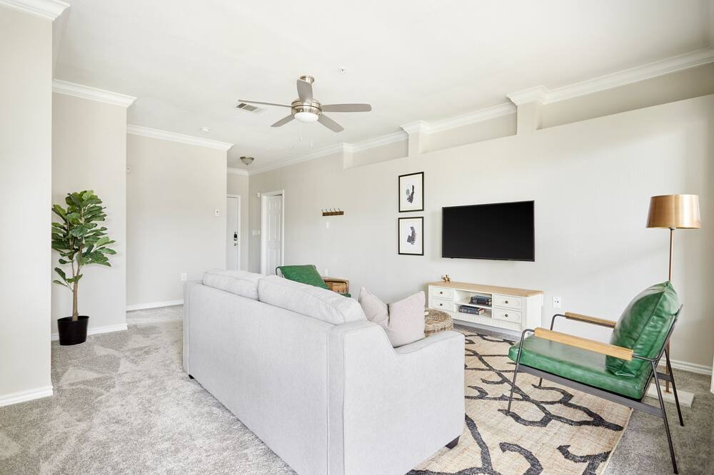 Photo of Livingroom in Medical Center District