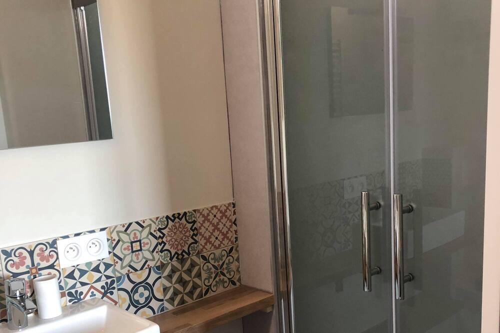 Photo of Bathroom in Hauteville-sur-Mer