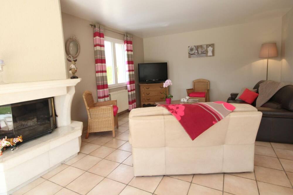 Photo of Livingroom in Mesnieres-en-Bray
