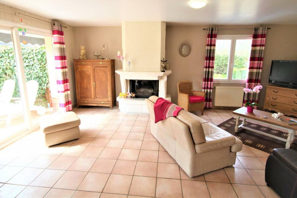 Photo of Livingroom in Mesnieres-en-Bray