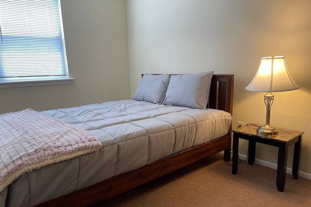 Photo of Bedroom in Lansdowne