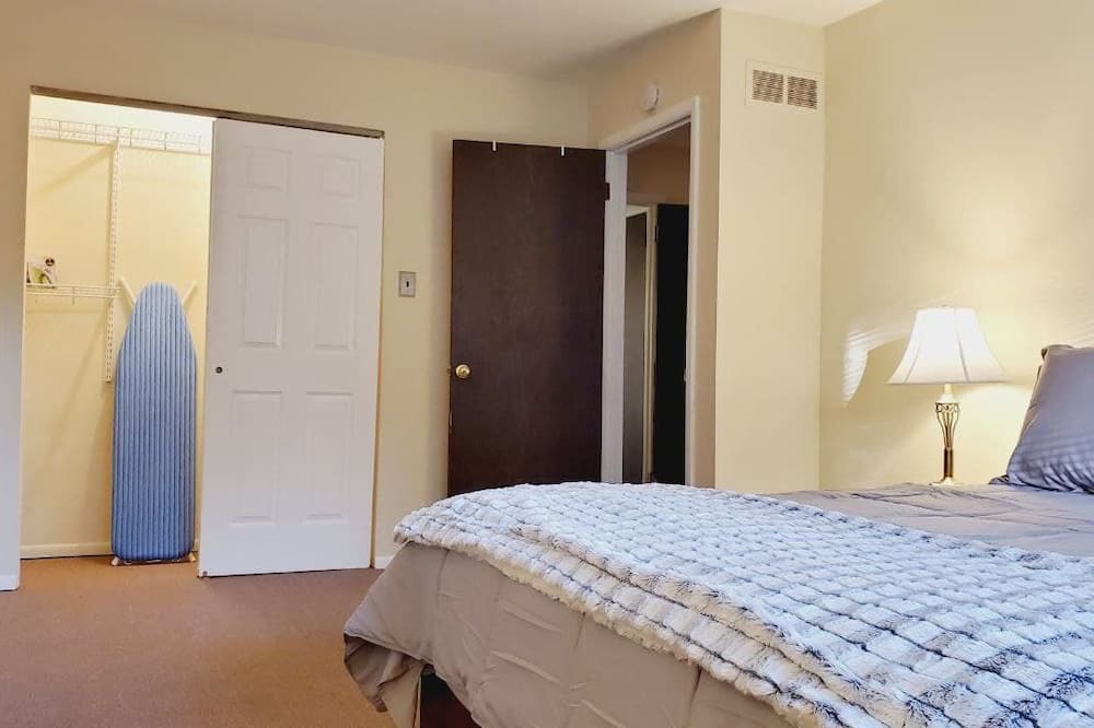 Photo of Bedroom in Lansdowne