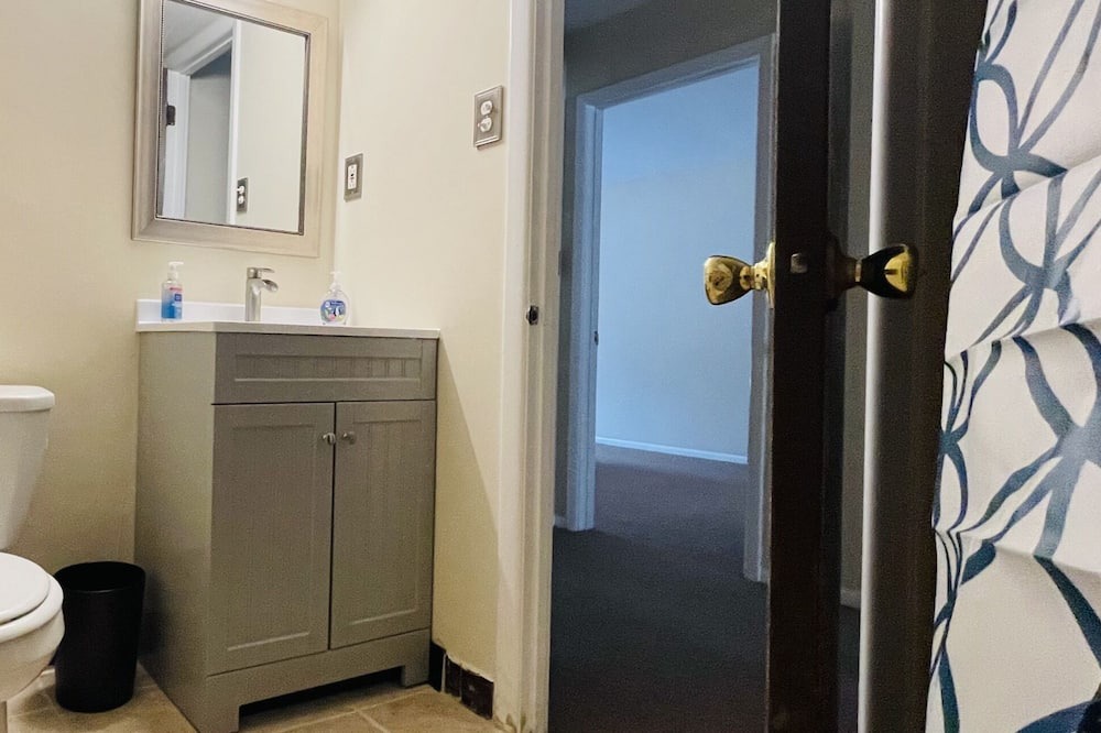 Photo of Bathroom in Lansdowne