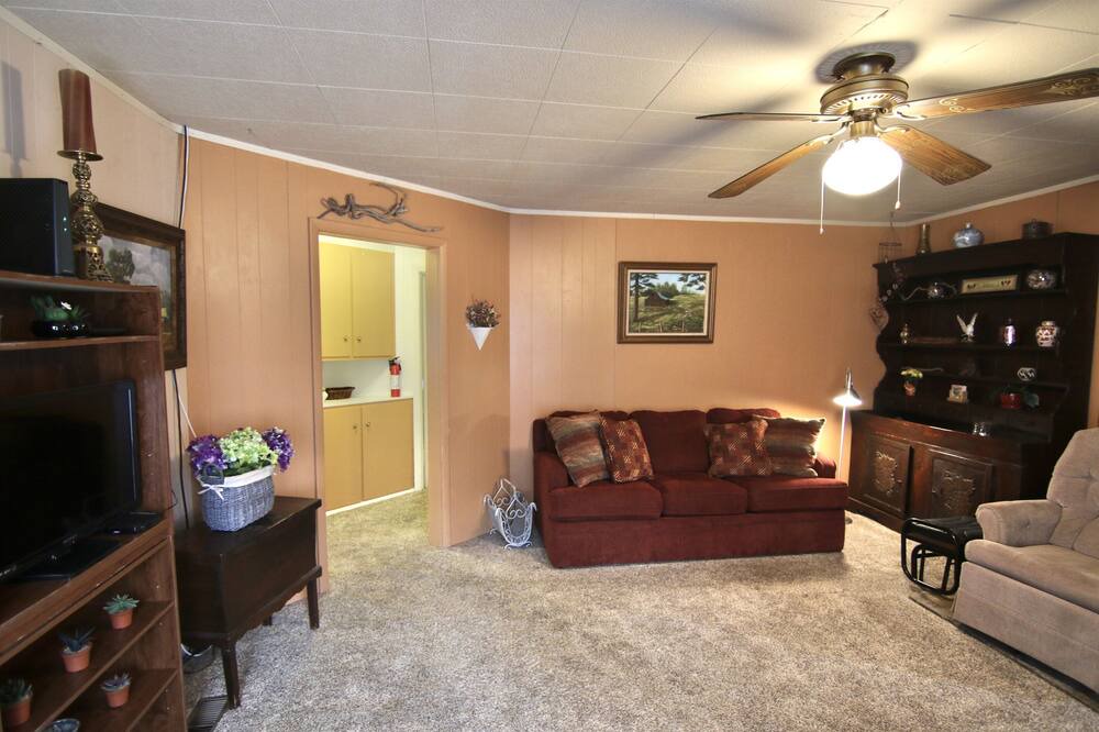 Photo of Livingroom in Monticello