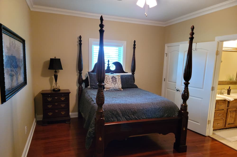 Photo of Bedroom in Tompkinsville