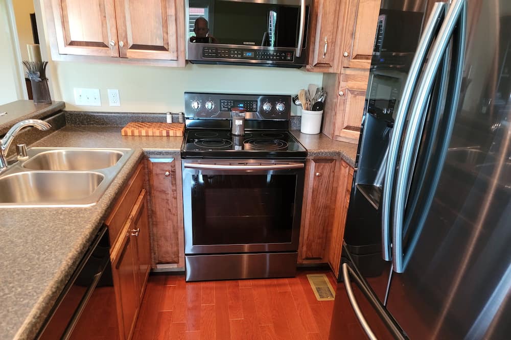 Photo of Kitchen in Tompkinsville