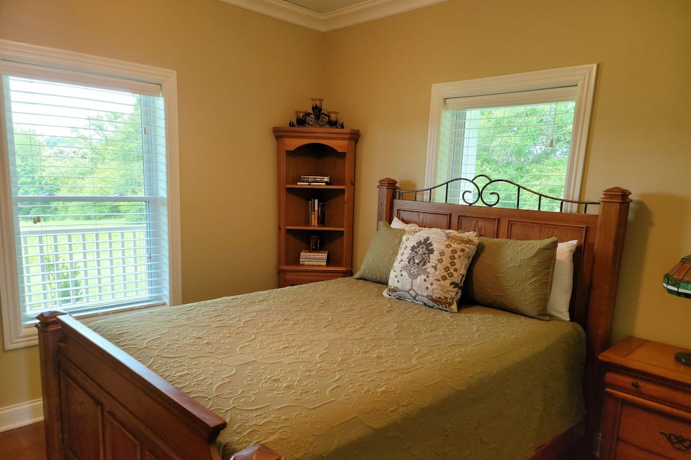 Photo of Bedroom in Tompkinsville