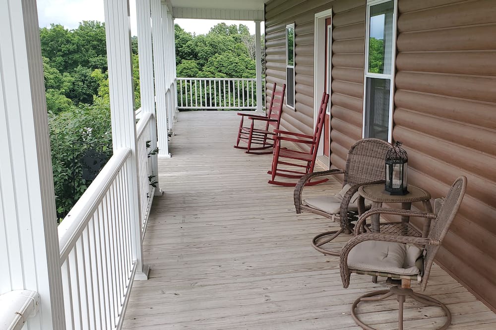 Photo of Patio Balcony in Tompkinsville